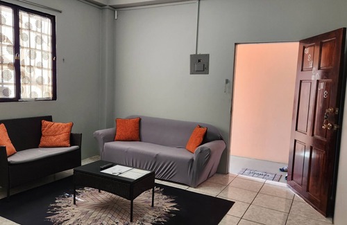 St. Helena Apartment | The Layover - 6mins from the 🛫 great for layovers and long stays - Sleeps 1-4