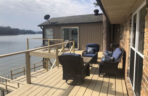 Piney House | The Lake House and Spa in One