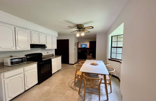 Fairfield Bay House | The Lake House in Hamilton Cove of FairField Bay