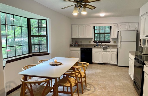 Fairfield Bay House | The Lake House in Hamilton Cove of FairField Bay