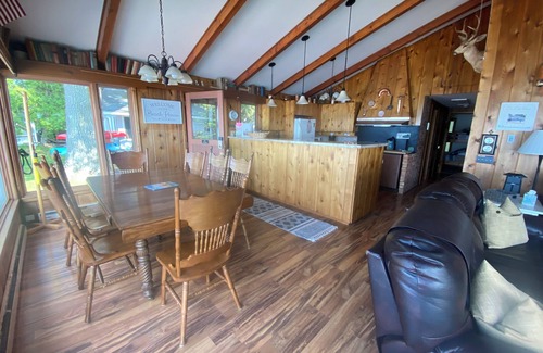 Maple City Cottage | The Lake House - South Cub Cottage