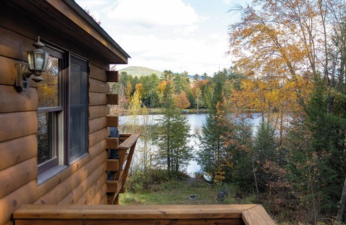 Woodsville House | The Lake's End - Beautiful Lakefront Log Home in the White Mountains