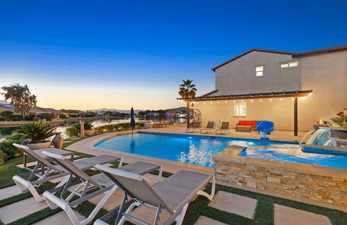 Terra Lago House | The Lakefront Social: An Extraordinary Waterfront Experience