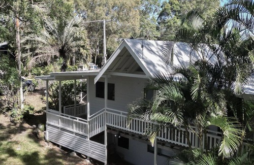 Wooloweyah House | The Lakehouse - absolute waterfront retreat