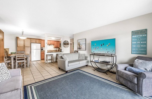 Central Okanagan Apartment | The Lakeside Condo #202