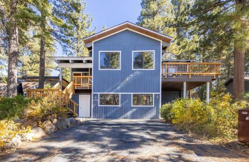 Lake Forest House | The Landing - Spacious Pet Friendly 4 BR with Hot tub