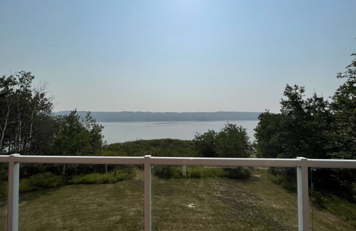 Division No. 16 House | The Lazy Bear Loft - Lake Front Paradise