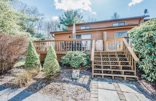 Thayerville House | The Lazy Bear - Newly updated townhome in Deep Creek. Minutes to everything!