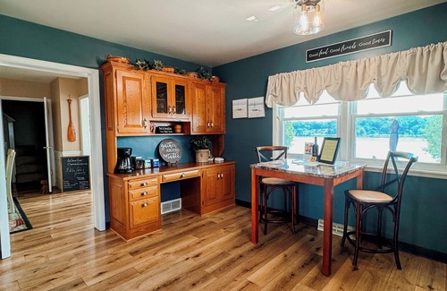 Le Claire House | The LeClaire River Chateau