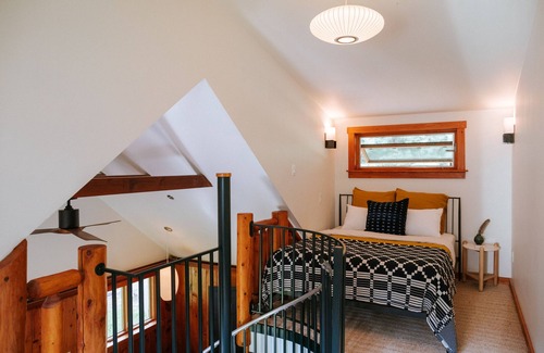 Mount Tremper Hotel | The Leeway - Meadow Loft Duplex