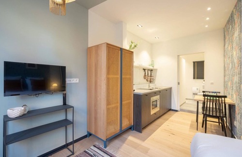 Sint-Andries Apartment | The Light Blue Parrot