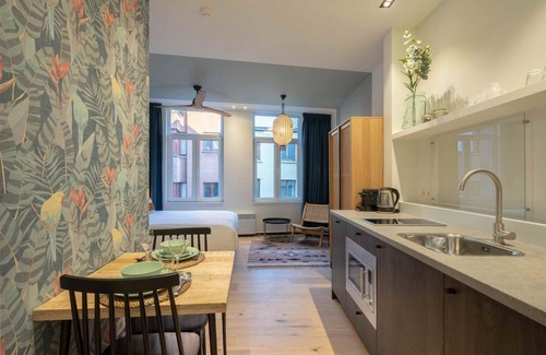 Sint-Andries Apartment | The Light Blue Parrot