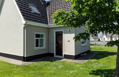Lahinch House | The Links 16, Amazing Location- Food, Drinks, Surf, & Golf 16