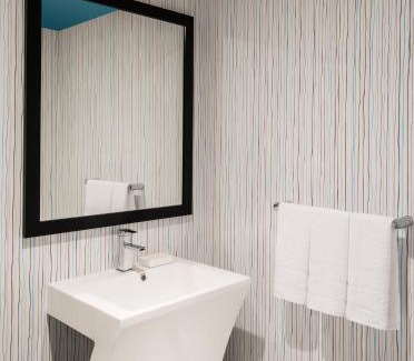 Las Vegas Strip Resort | The LINQ Hotel & Casino, A Caesars Destination