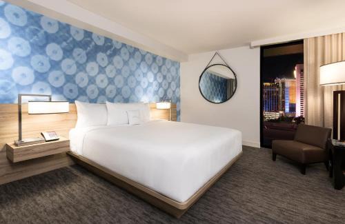 Las Vegas Strip Resort | The LINQ Hotel & Casino, A Caesars Destination