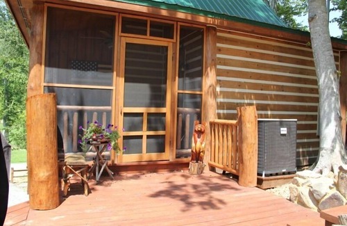 Whites Cabin | The little cabin on the mountainside