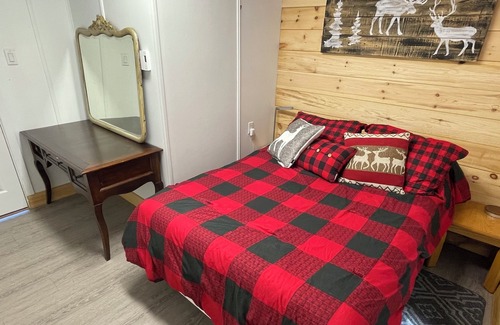Brebeuf Cottage | The Little Charmer - secluded and cozy