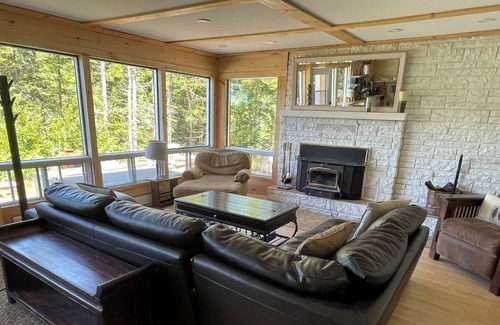 Brebeuf Cottage | The Little Charmer - secluded and cozy