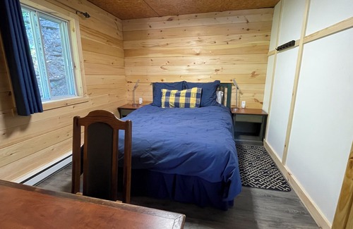 Brebeuf Cottage | The Little Charmer - secluded and cozy