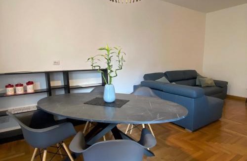 Como Apartment | The Little Duck - Modern Apartment with Balcony