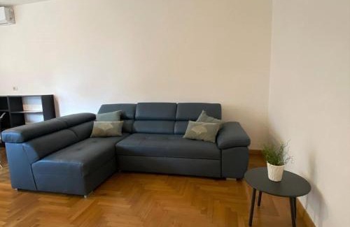Como Apartment | The Little Duck - Modern Apartment with Balcony