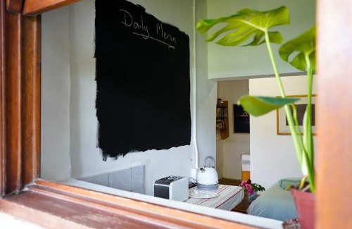 Villiersdorp Apartment | The Little Gallery