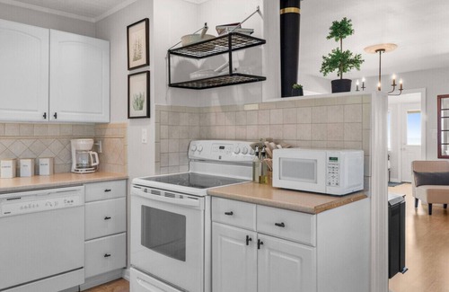 Leamington Apartment | The Little House on Erie