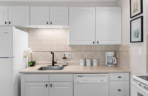 Leamington Apartment | The Little House on Erie