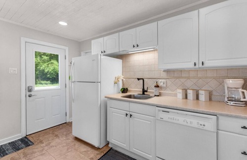 Leamington Apartment | The Little House on Erie