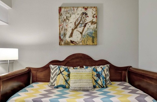 Downtown Austin Apartment | The Littlefields by Lodgewell | Downtown Chic | A7