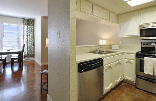 Downtown Austin Apartment | The Littlefields by Lodgewell | Downtown Chic | A7