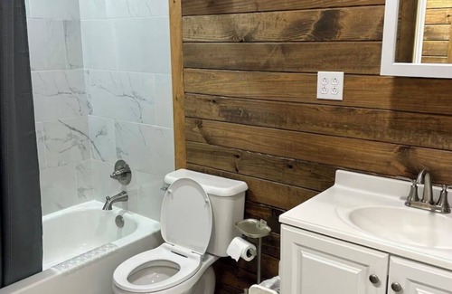 Crawford County Cabin | The Lodge at 11 Rock Ranchn7 bedroom heat and air, wifi and pool!