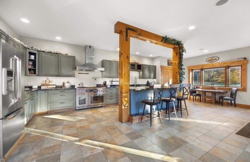 Ellsworth House | The Lodge at Branch Pond