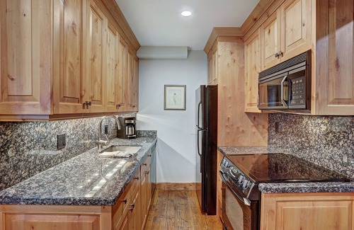 Vail Apartment | The Lodge at Vail 2 BR Condo in the Heart of Vail by RedAwning - Save 20% on 7+ Nights!