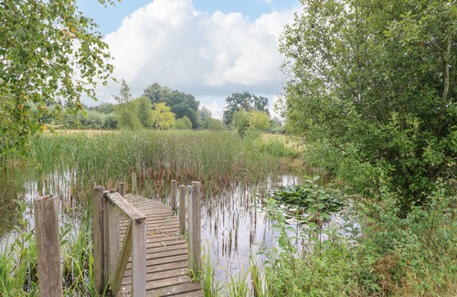 Hickling Cottage | THE LODGE, character holiday cottage, with open fire in Catfield