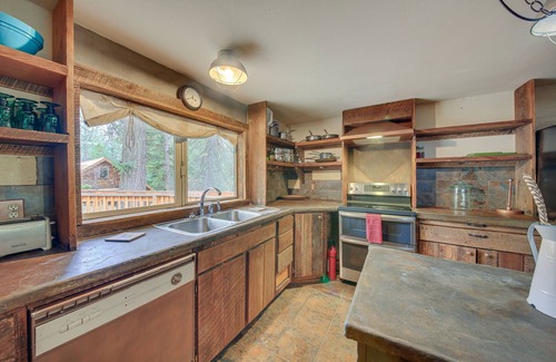 Trout Creek House | 'The Lodge' in Trout Creek < 1 Mile to Reservoir!
