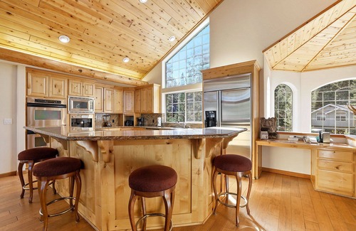 North Upper Truckee Cabin | The Lodge on Oaxaco - Epic Man Cave/Billiard Room
