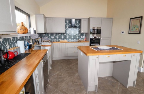 Dunragit Cottage | THE LODGE, pet friendly, character holiday cottage in Glenluce
