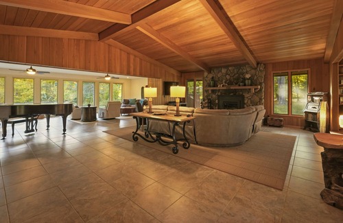 Germantown House | The Lodge - Spacious cozy lodge next to the Hudson River