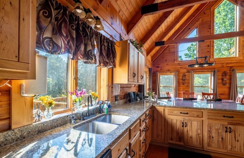 Logan Cabin | The Lodge with hot tub and 40-acre trails