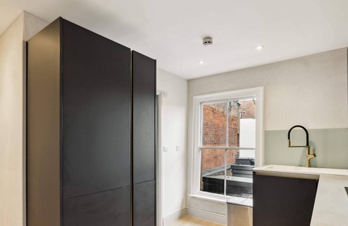 Henley Apartment | The Loft - 1 Bed Luxury Apartment with Bathtub
