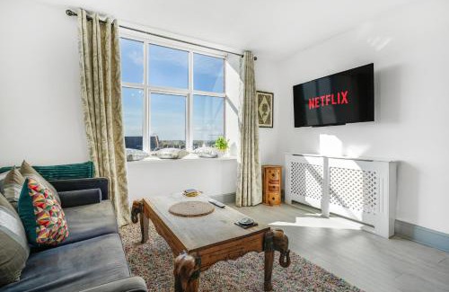 Northampton Apartment | The Loft - with skyline views