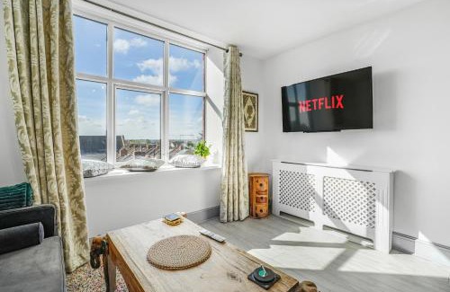 Northampton Apartment | The Loft - with skyline views