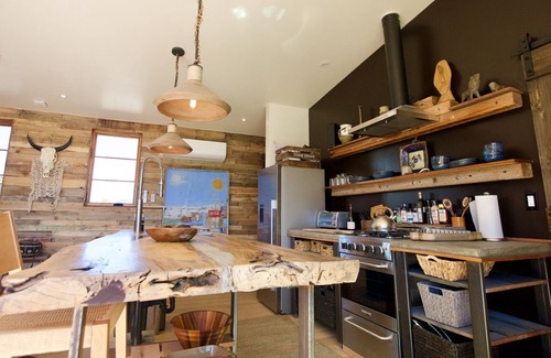 Lone Pine House | The LoneEast nAn Eastern Sierra wilderness retreat