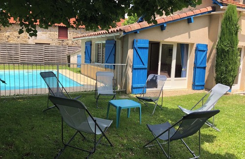 Vailhourles House | The longère de Mayrinhac with its private swimming pool
