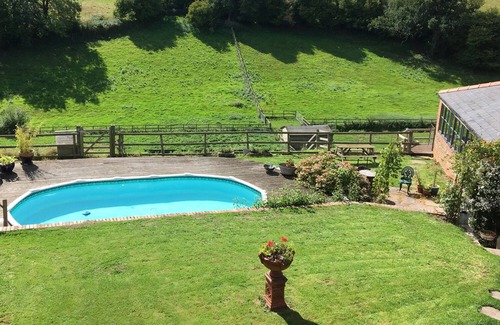 Llangrove Cottage | THE LOOKOUT, pet friendly, with pool in Llangrove