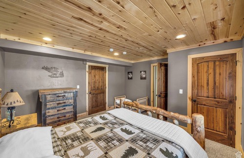 Duck Creek Village Cabin | The Lost Creek Lodge - A Perfect Escape for Families, Reunions, and Friends.
