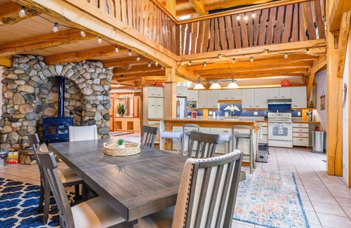 Suttons Bay Cabin | The Lost Woods Lodge