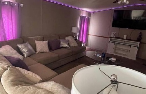 Pearl House | The Lounge