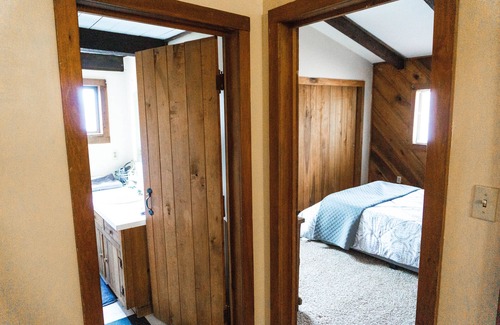 Kabletown Apartment | The Love Cottage in Harpers Ferry by the lake!